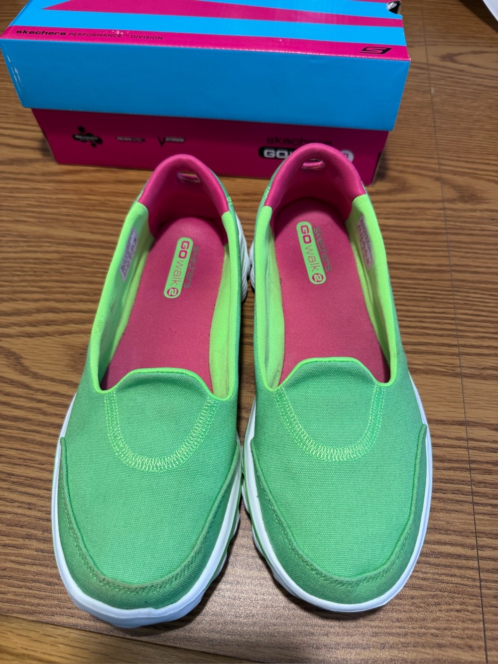 Skechers Lime Green Go Walk 2 Super Sock Performance Walking Comfort